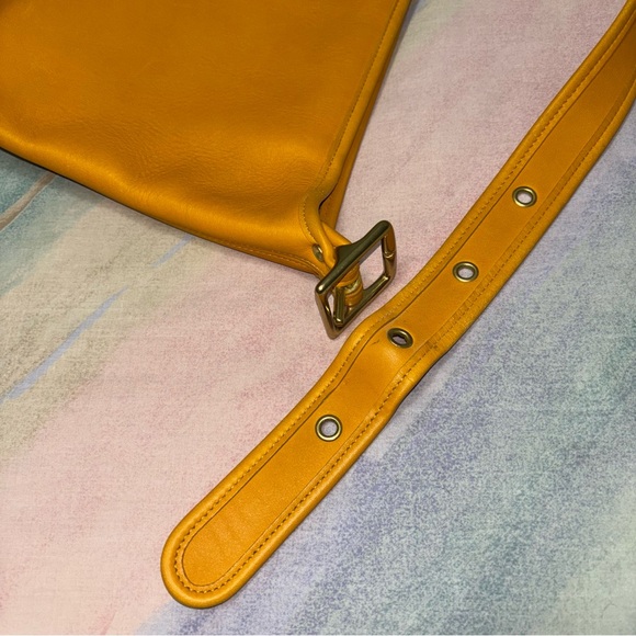 VINTAGE COACH DUFFLE SAC BUCKET SOULDER BAG PURSE Yellow Leather #9953 - Picture 15 of 16